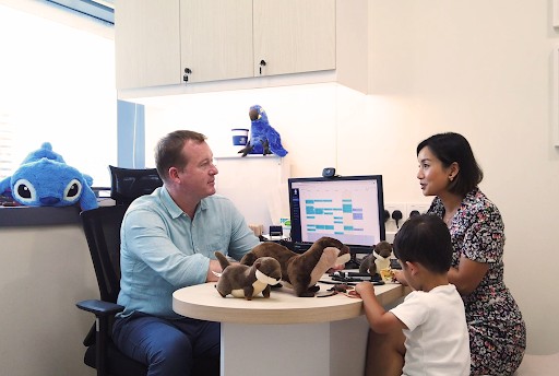A kid and his mom having a regular checkup with Dr Leo Hamilton at Kids Clinic Singapore