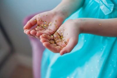 The Glitters Experiment Shows Children the Importance of Washing Hands with Soap and Water
